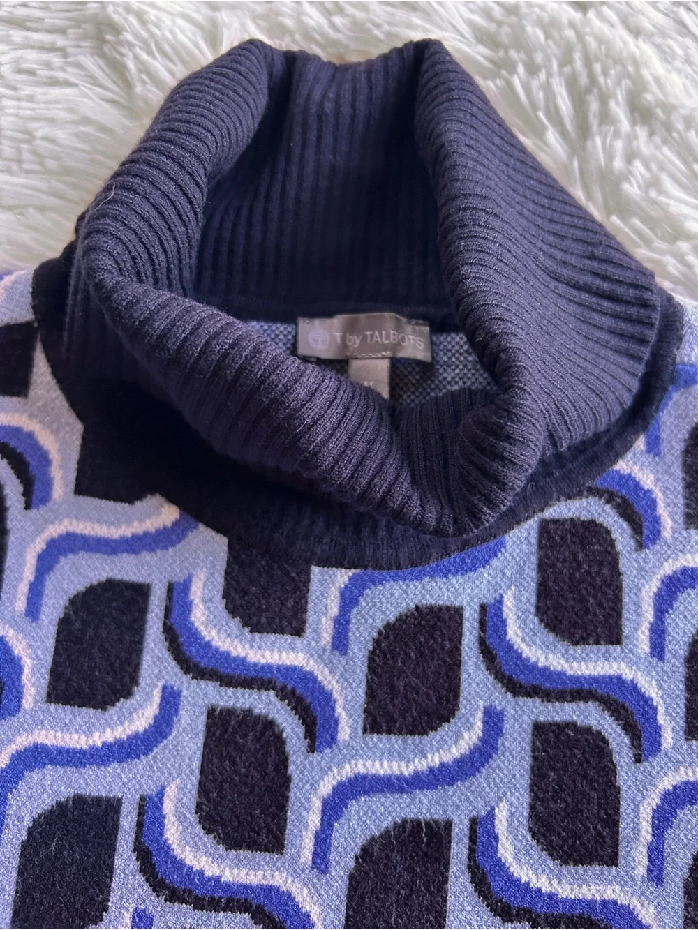 Talbots Birds Eye Jacquard Turtle-Neck Sweater - Size Medium - Picture 4 of 10